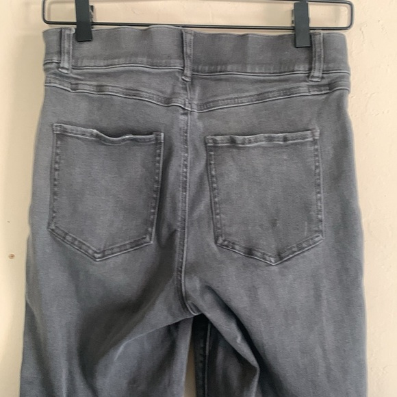 Spanx Gray Distressed Denim  Jeans Skinny Pants 20213R Frayed Hem Size Medium - Picture 8 of 8